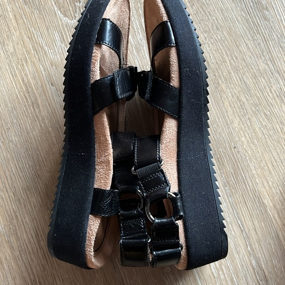 Vionic Sandals, Size 7, Black - Picture 7 of 7